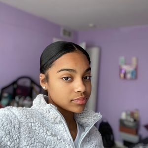 Meet your Posher, Yanissa